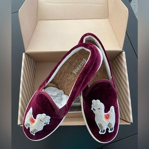 Soludos size 7 velvet, rubber sole slip on. Never worn!